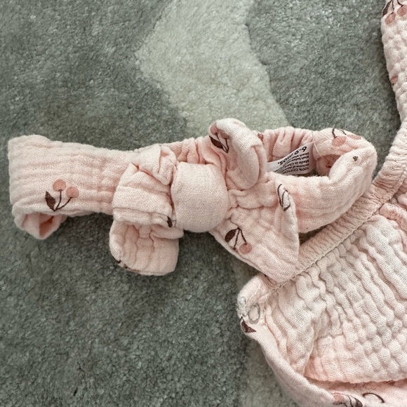 Emily and Oliver Baby Jumper with Bow 🍒 - Picture 5 of 6